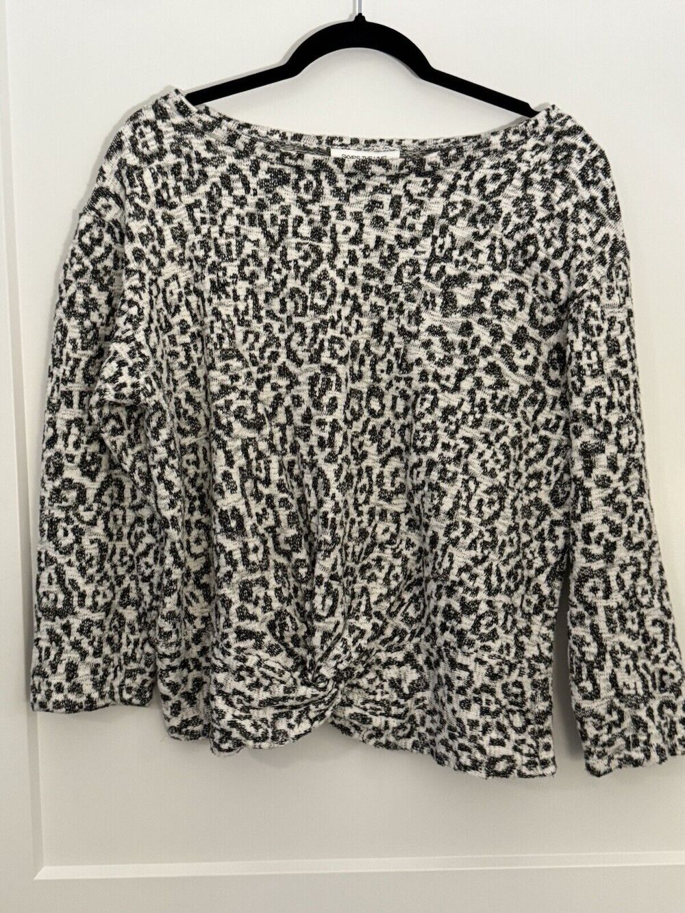 Skyes The Limit Woman Black, Cream, Gold Accent Pullover Sweater. Size 1X